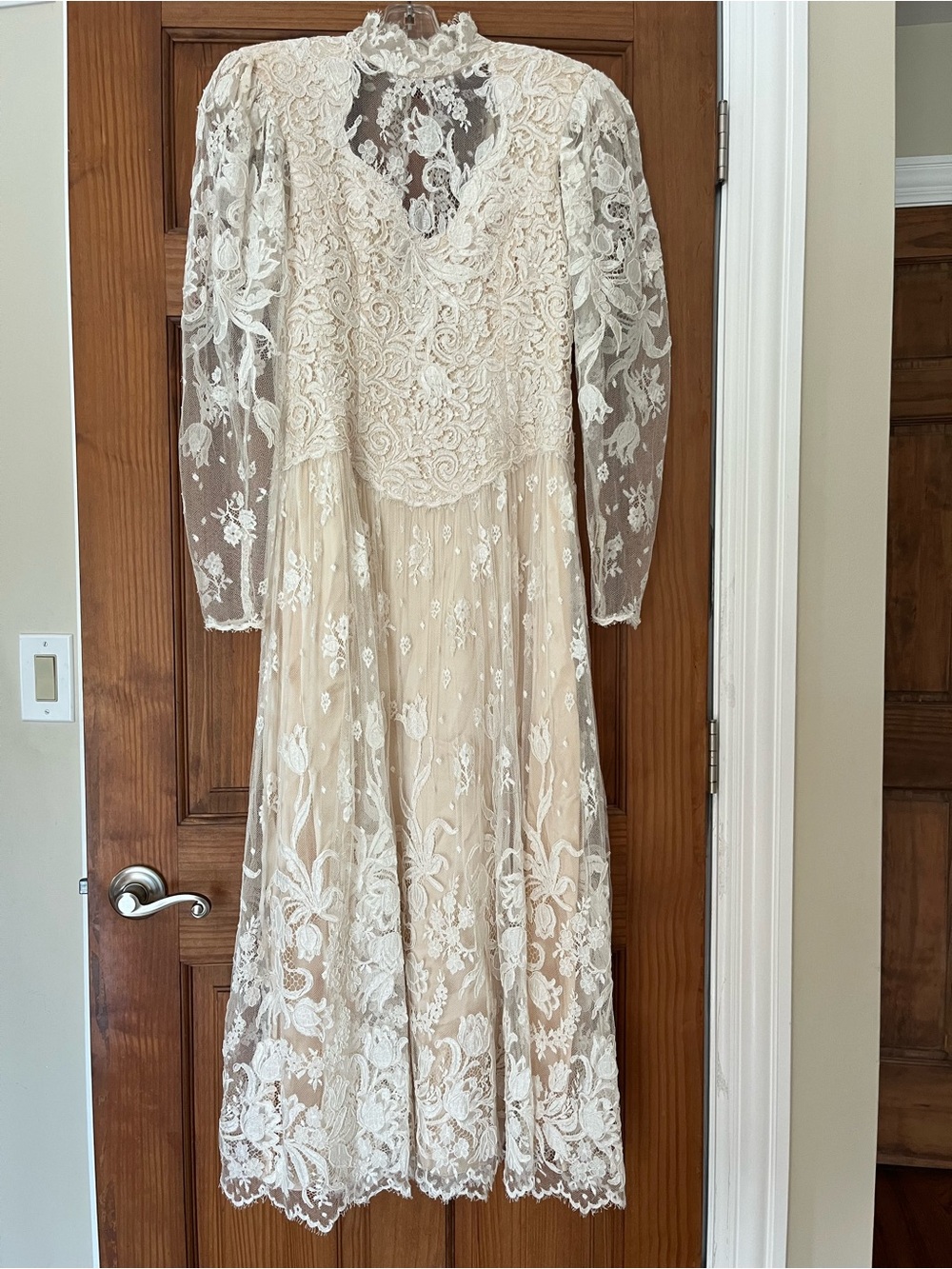 Beautiful Vintage dress with silk lining